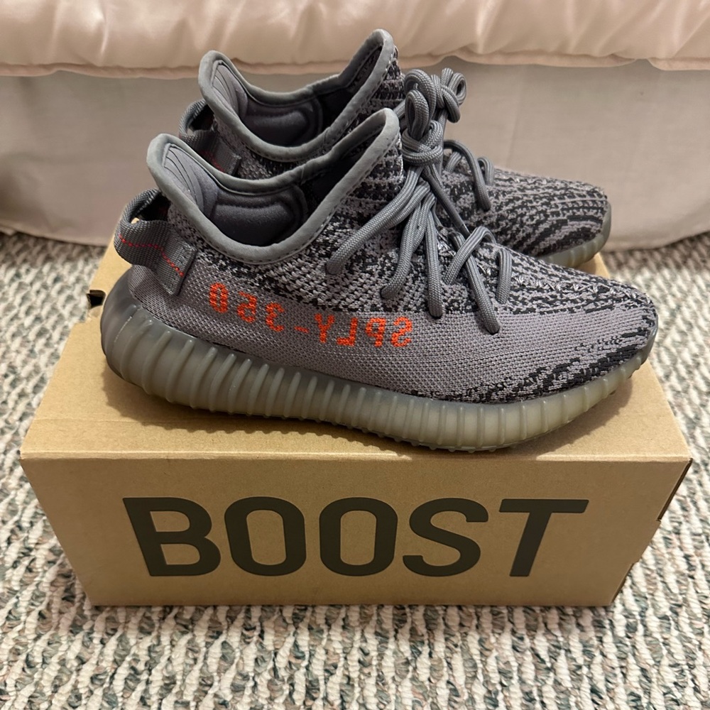 Yeezy 350 v2 grey size 4